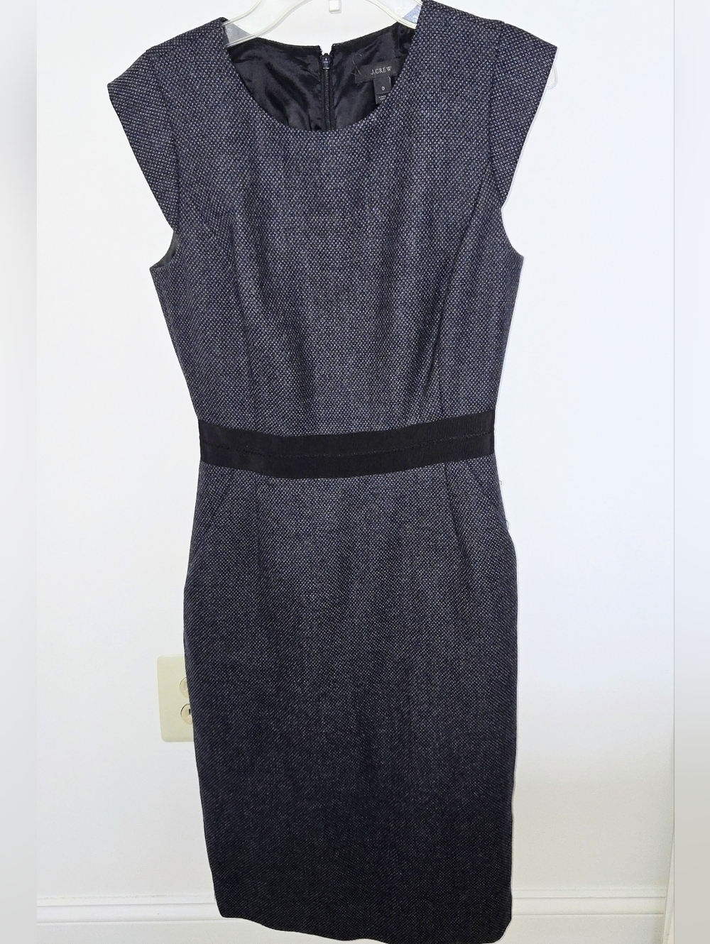 Like NEW, J. Crew Sleeveless Sheath Dress in Navy And  Black 100% Wool Size 0